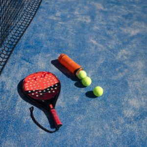 Quelles normes de sécurité doit respecter un constructeur court de pickleball lors de la réalisation du projet ?