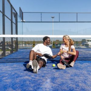 Les normes construction court de tennis ont-elles un impact sur les délais de réalisation ?