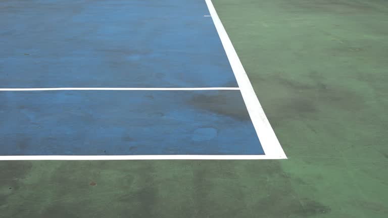 Un constructeur court de pickleball peut-il intervenir rapidement en cas de dégradation du terrain ?