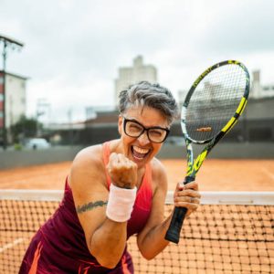 Quels délais prévoir entre le terrassement et la construction court de padel ?