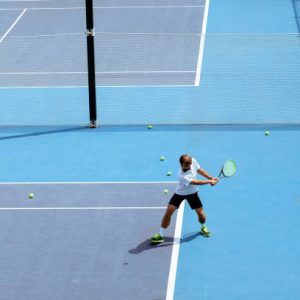 Quelles erreurs faut-il éviter pour réussir une construction court de tennis beton poreux à Toulon adaptée au climat, au relief et à l’usage prévu ?