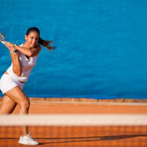 Peut-on installer un terrain de pickleball sur une surface en gazon synthétique existante ?