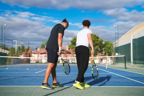Le prix construction terrain de tennis comprend-il une garantie de maintenance après les travaux ?