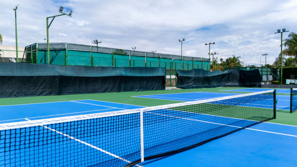 L’installation d’un éclairage LED augmente-t-elle fortement le prix construction terrain de padel ?