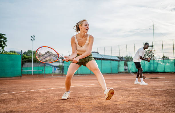 Quel revêtement offre le meilleur rapport qualité-prix pour le prix construction terrain de padel ?