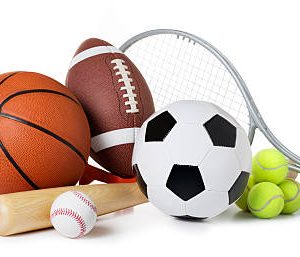 Quels revêtements sont recommandés par un constructeur court de pickleball pour une utilisation extérieure ?