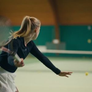 Comment un constructeur court de padel peut-il conseiller sur le choix de l’emplacement idéal ?