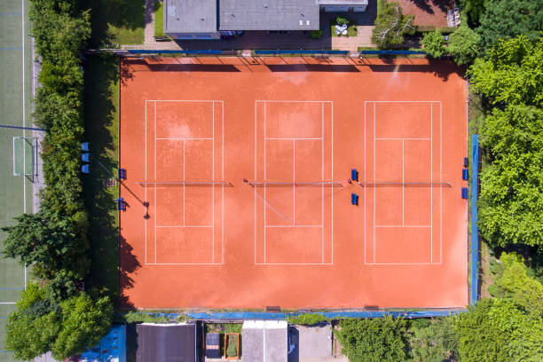 Une construction court de tennis terre battue à Montpelier nécessite-t-elle une déclaration préalable ou un permis selon le projet envisagé ?